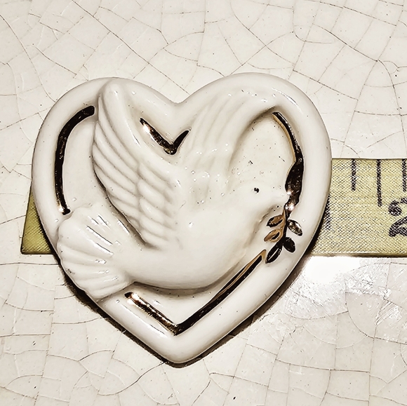 Signed Lenox Vintage Heart With Dove Brooch Porcelain Pin - Picture 5 of 5